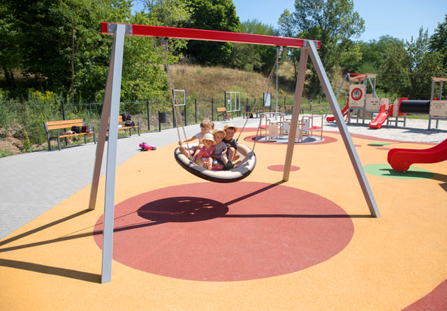 Platsgjutet fallskyddsgummi